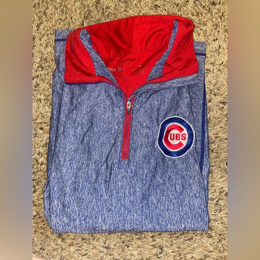 Chicago Cubs half-zip size M